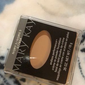 Creme-to-powder foundation IVORY 3